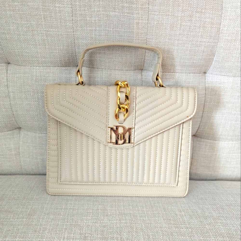 BADGLEY MISCHKA Cream Vegan Leather Quilted Crossbody with Big Chain - NWOT!